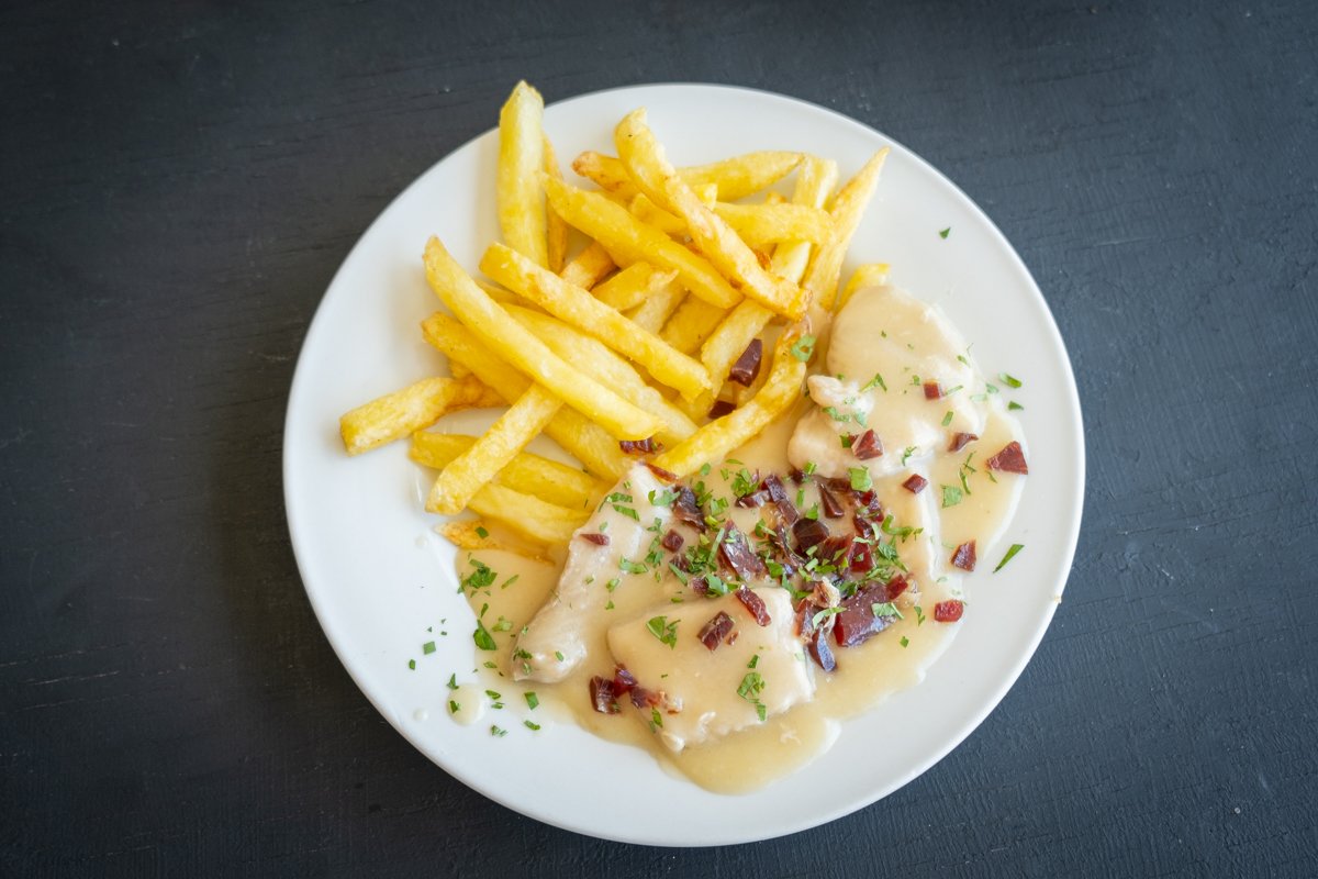 Plato de pescado fresco de la lonja de Sanlúcar cocinado al momento